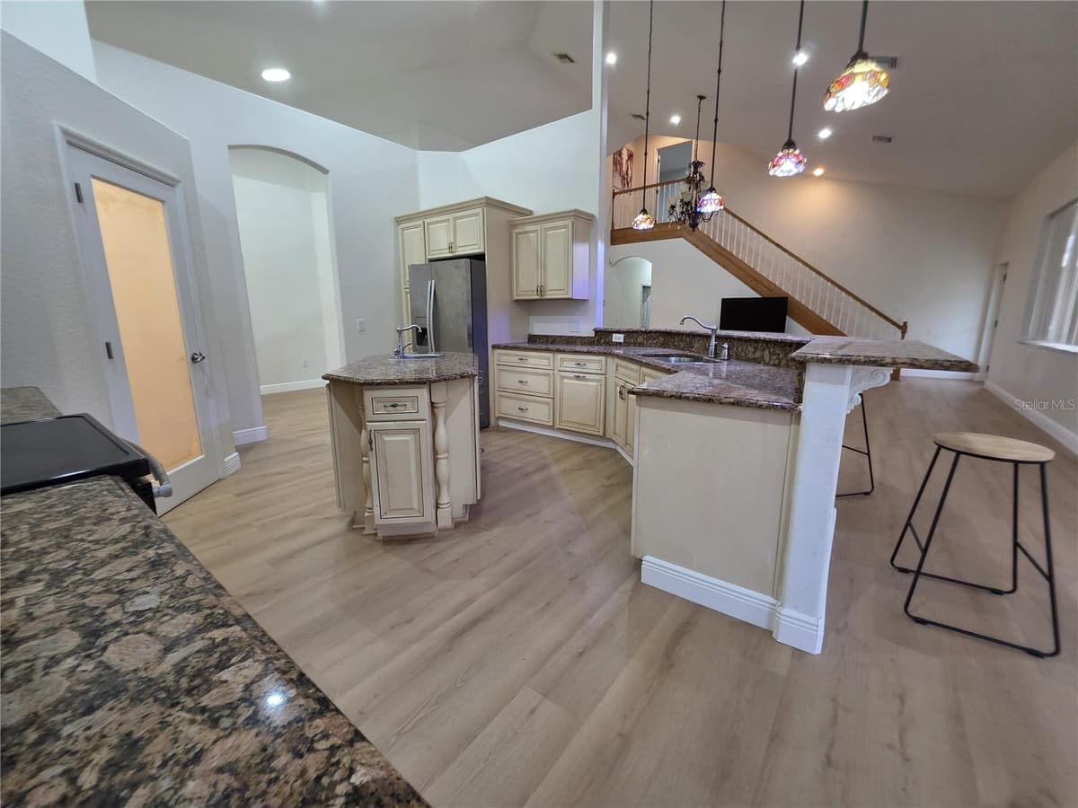 837 LILY STREET — photo 16 of 41