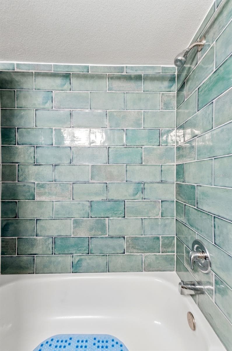 126 CYPRESS COURT — photo 18 of 23