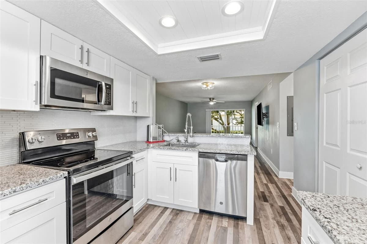 126 CYPRESS COURT — photo 5 of 23
