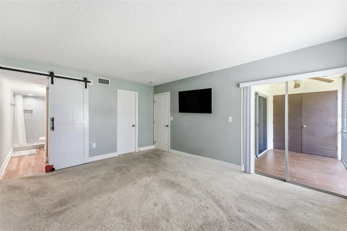 126 CYPRESS COURT — photo 10 of 23