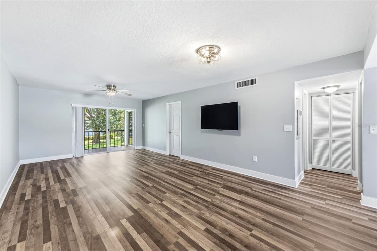 126 CYPRESS COURT — photo 4 of 23