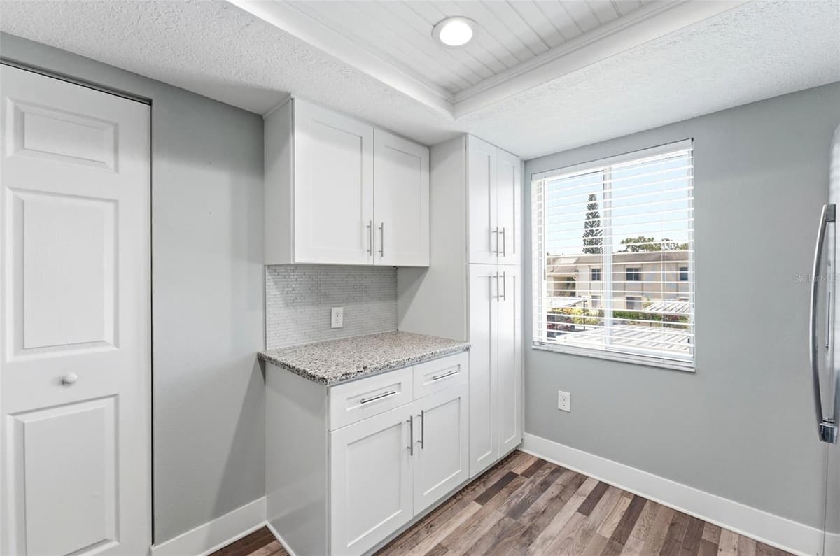 126 CYPRESS COURT — photo 6 of 23