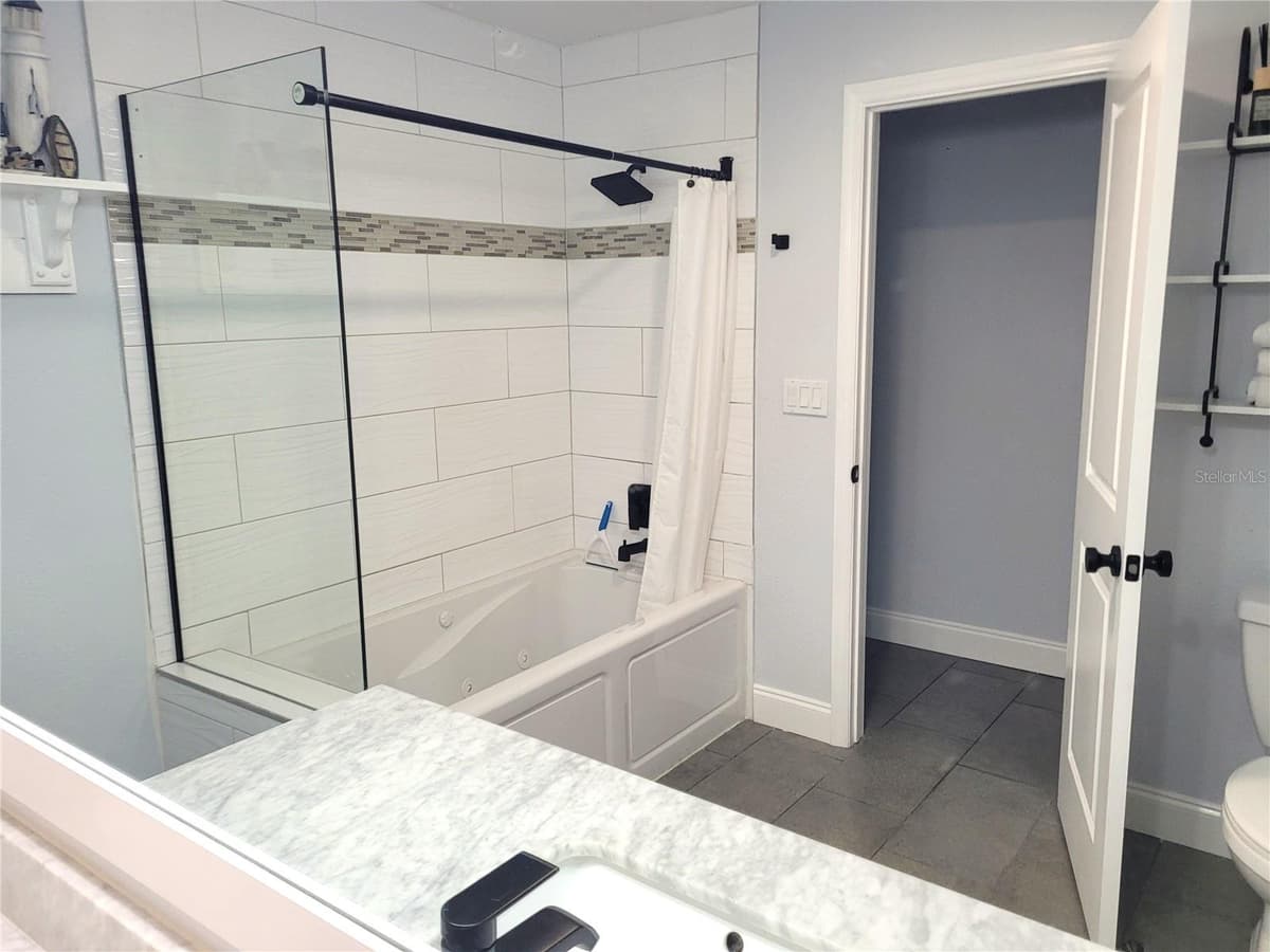 5717 SEABREEZE DRIVE — photo 31 of 41