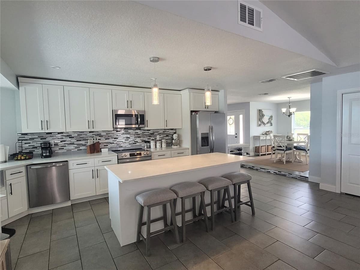 5717 SEABREEZE DRIVE — photo 12 of 41