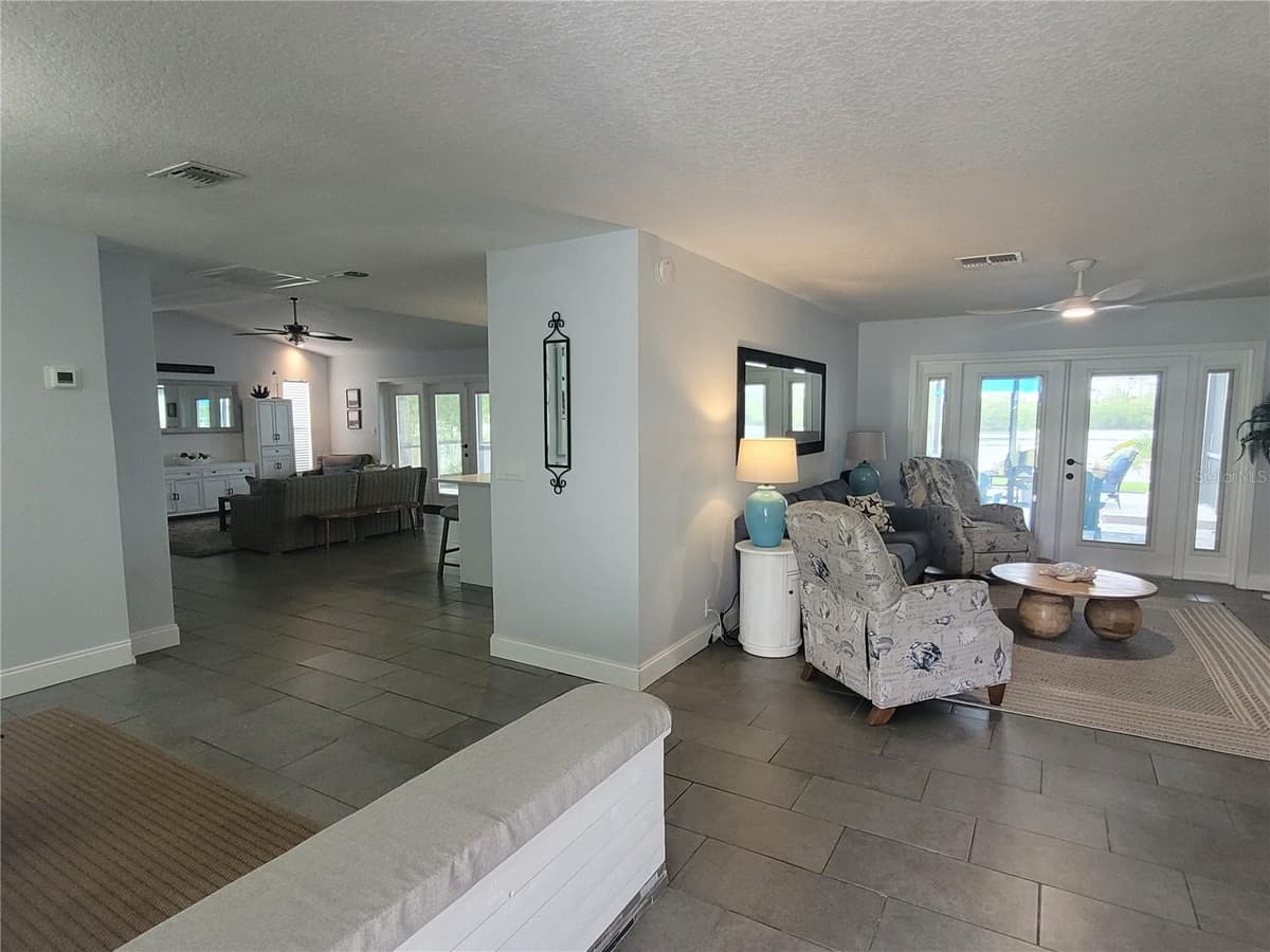 5717 SEABREEZE DRIVE — photo 15 of 41