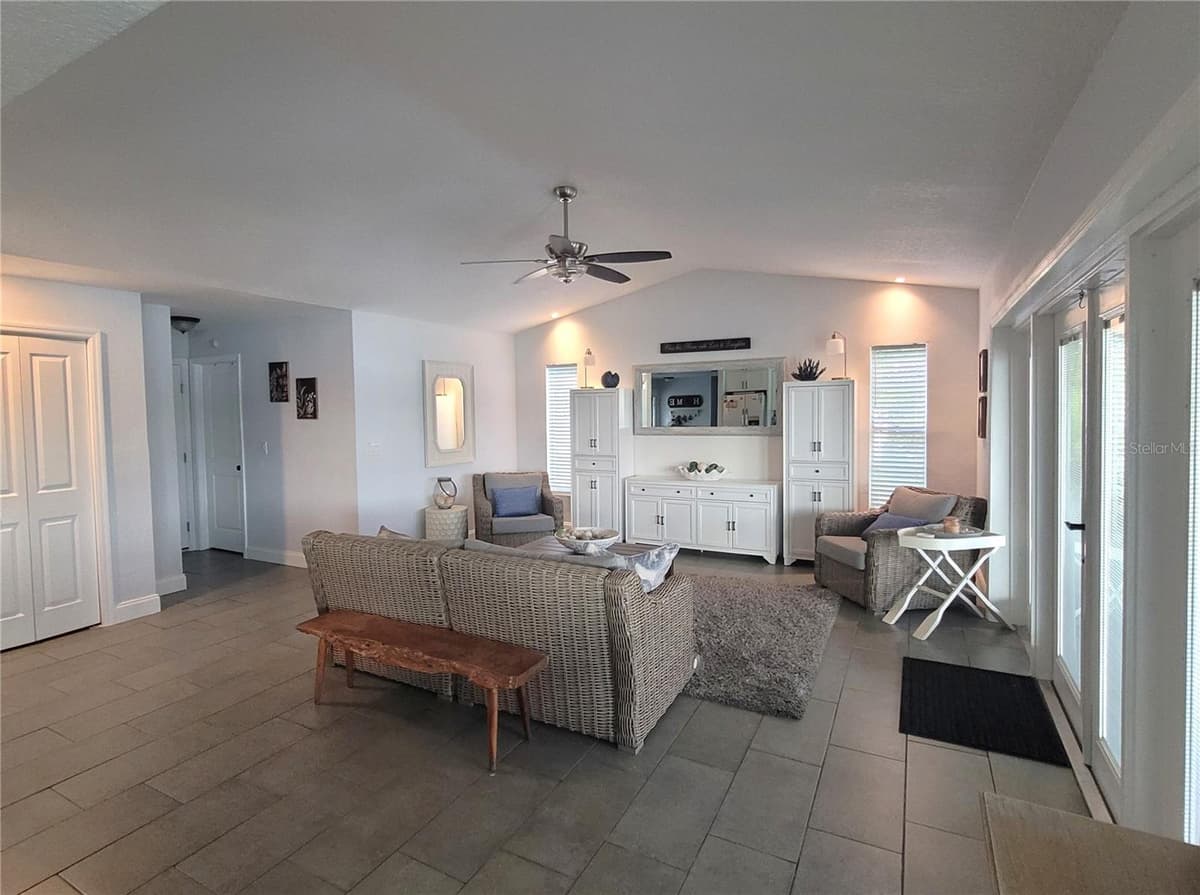 5717 SEABREEZE DRIVE — photo 17 of 41