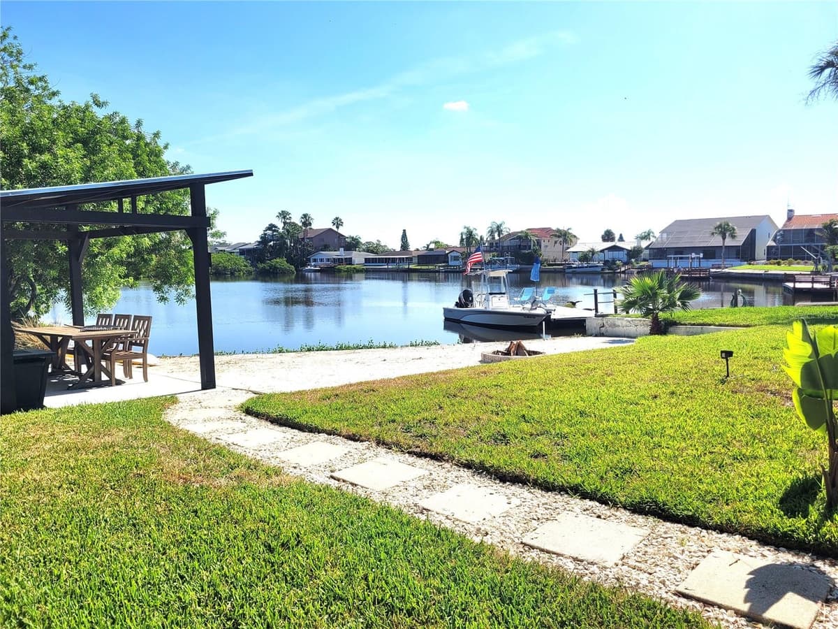 5717 SEABREEZE DRIVE — photo 37 of 41