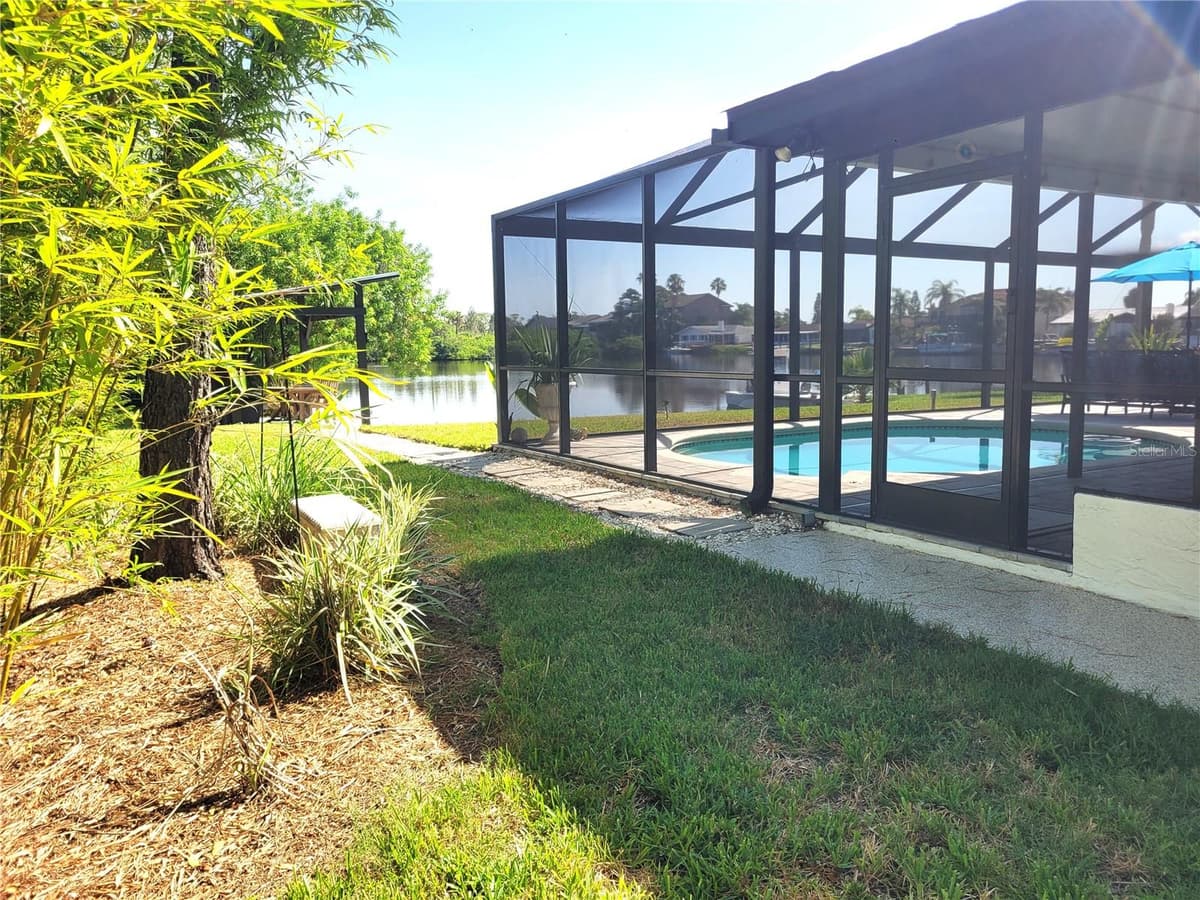 5717 SEABREEZE DRIVE — photo 36 of 41
