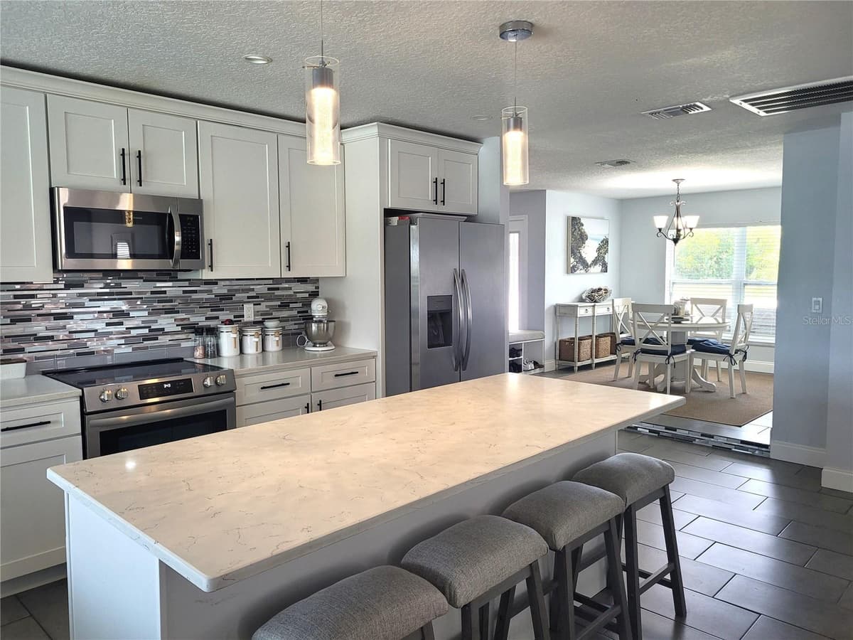 5717 SEABREEZE DRIVE — photo 11 of 41