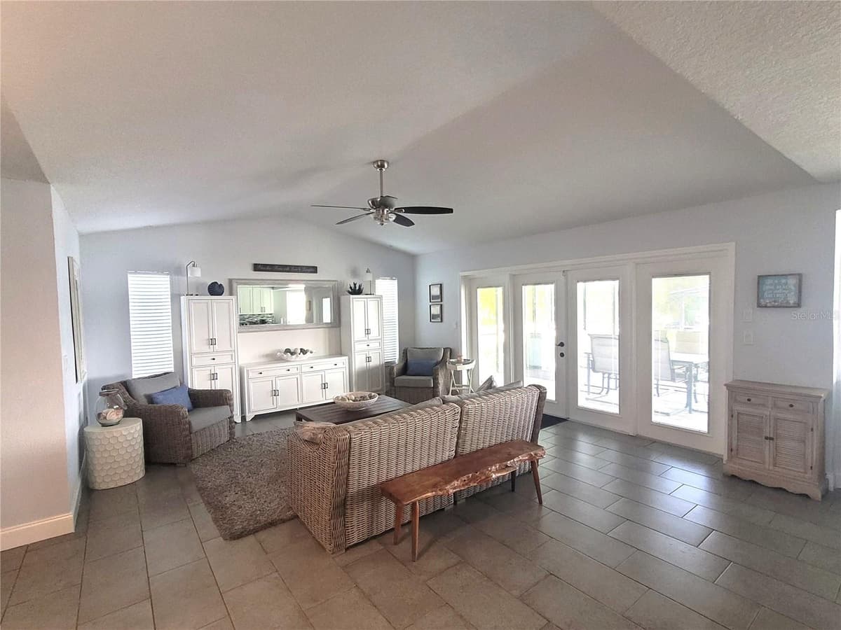 5717 SEABREEZE DRIVE — photo 16 of 41