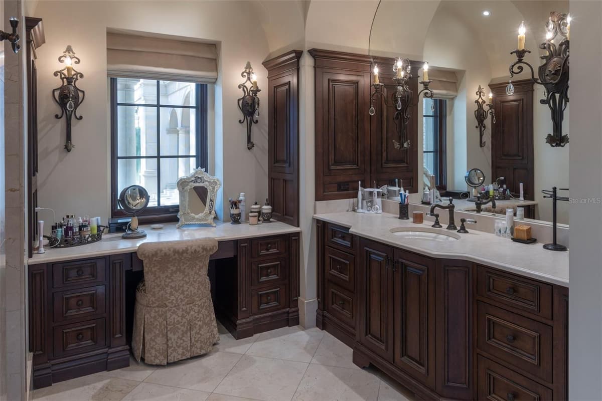 6119 GROSVENOR SHORE DRIVE — photo 49 of 97