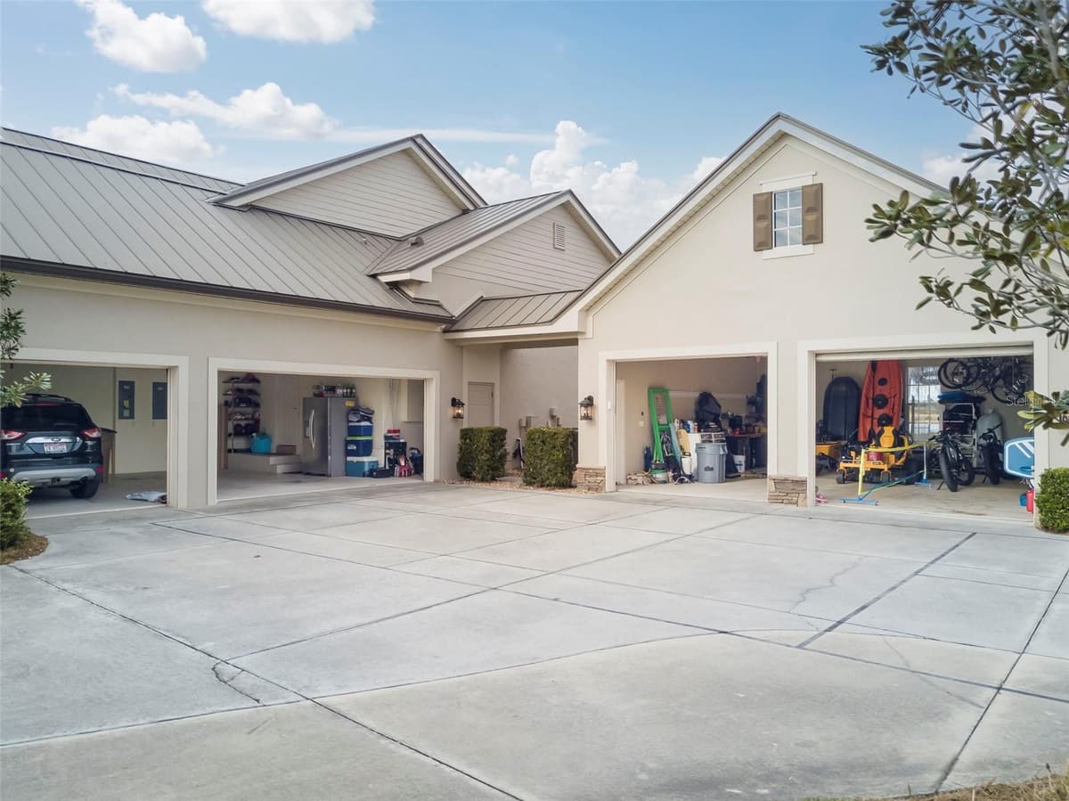 2131 SILK BAY BOULEVARD — photo 4 of 60