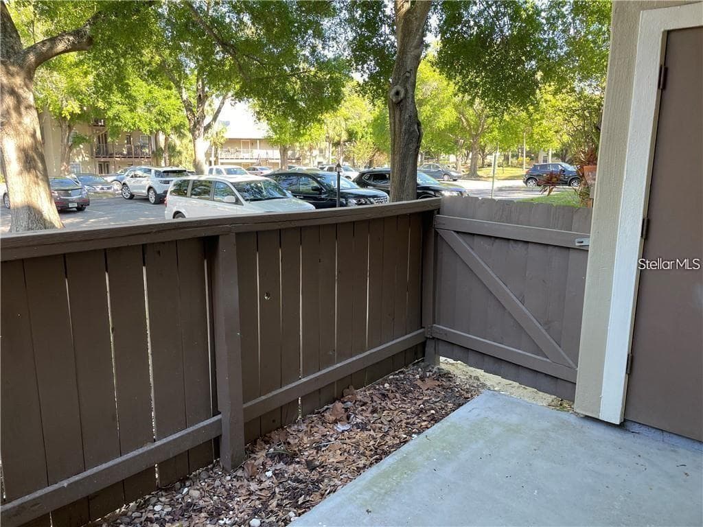 246 AFTON SQUARE — photo 19 of 37