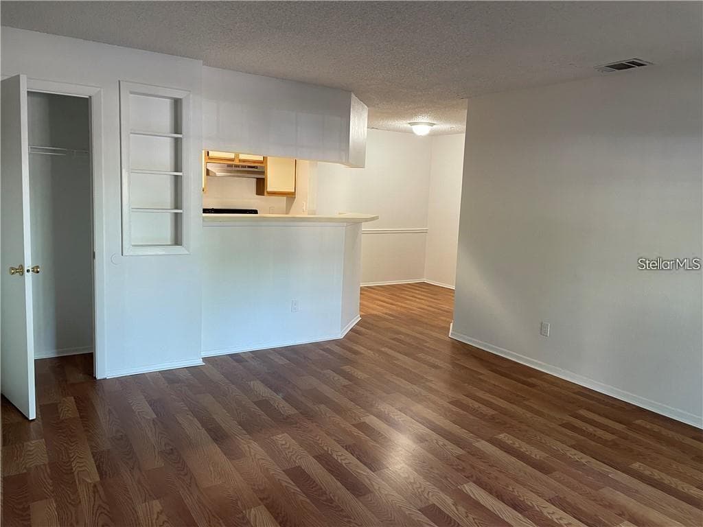 246 AFTON SQUARE — photo 2 of 37