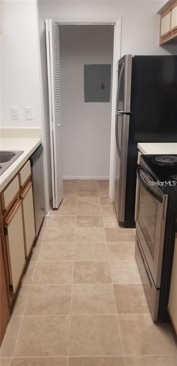 246 AFTON SQUARE — photo 5 of 37