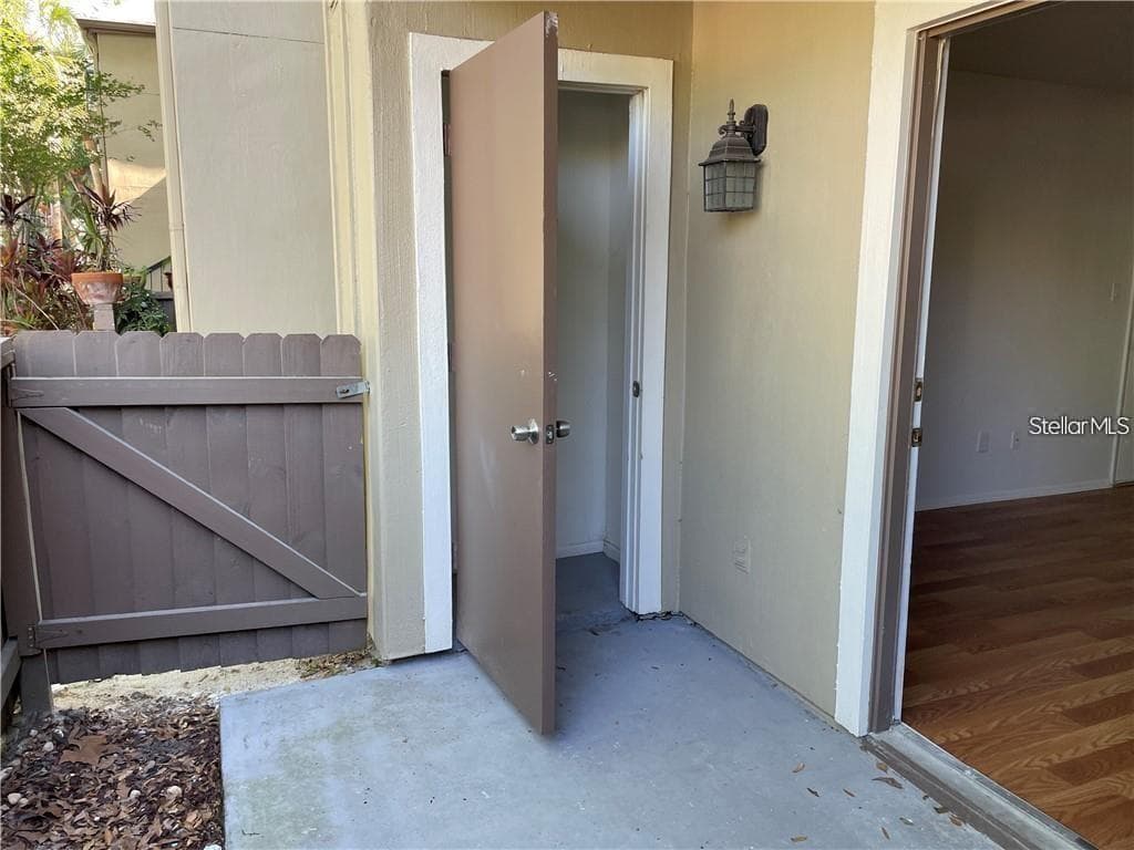 246 AFTON SQUARE — photo 18 of 37