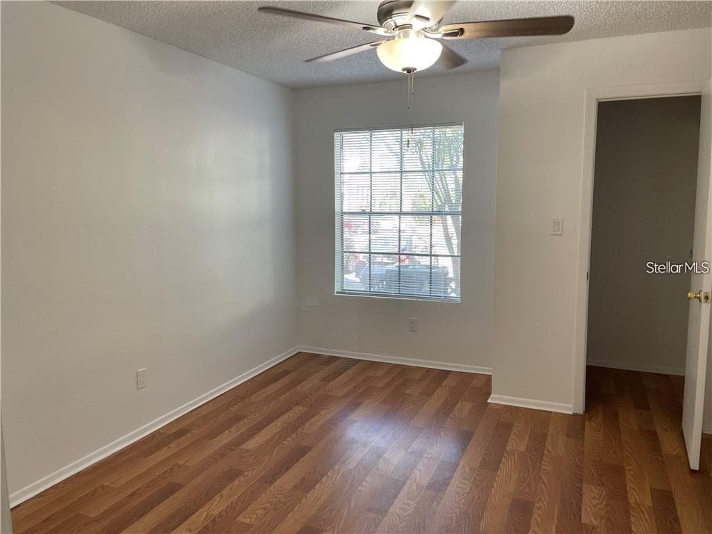 246 AFTON SQUARE — photo 10 of 37