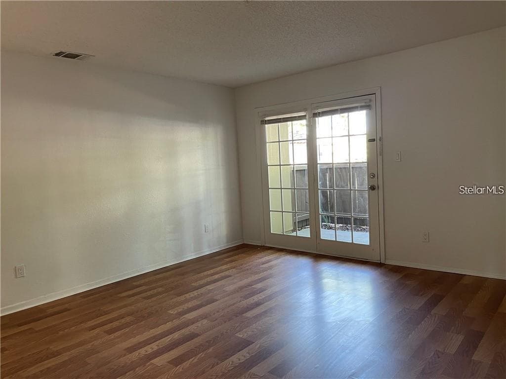 246 AFTON SQUARE — photo 3 of 37