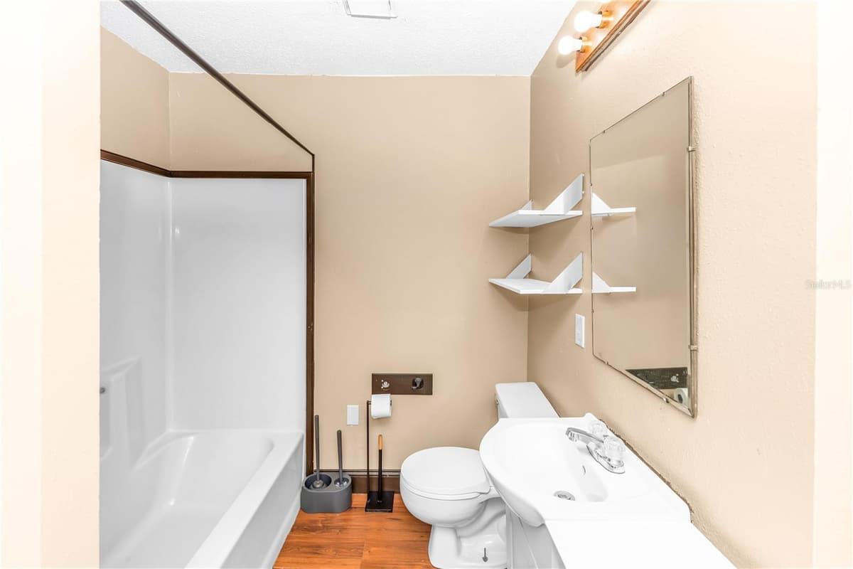 6165 ALDEN AVENUE — photo 13 of 19