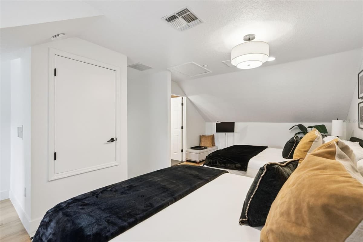 641 MULBERRY AVENUE — photo 45 of 69