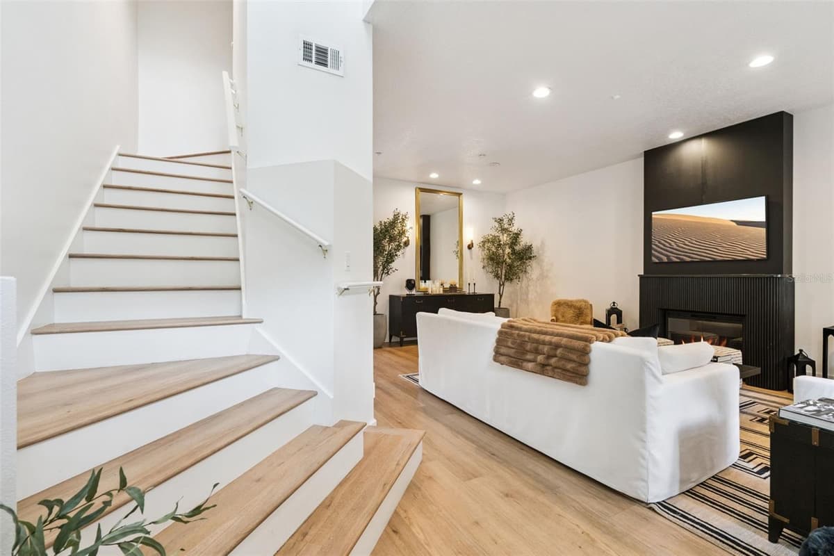 641 MULBERRY AVENUE — photo 7 of 69