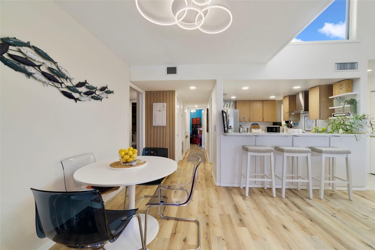 1051 HIGHLAND STREET — photo 6 of 17