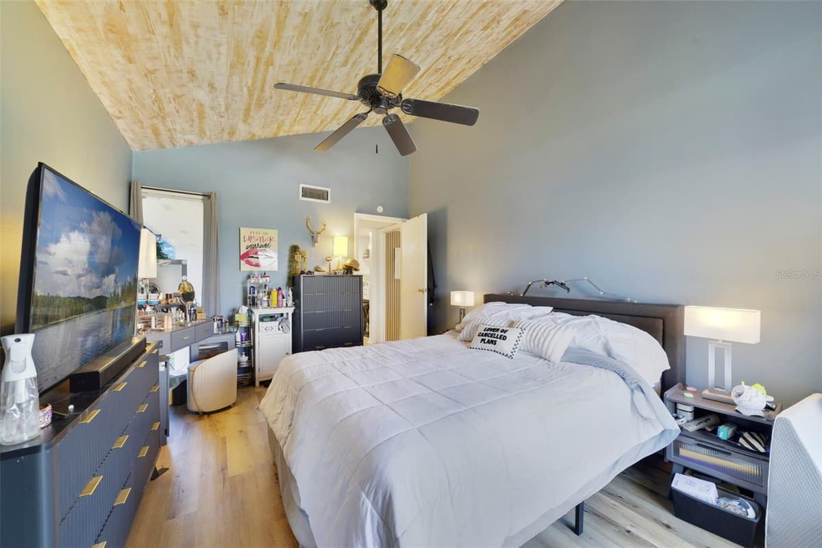 1051 HIGHLAND STREET — photo 9 of 17