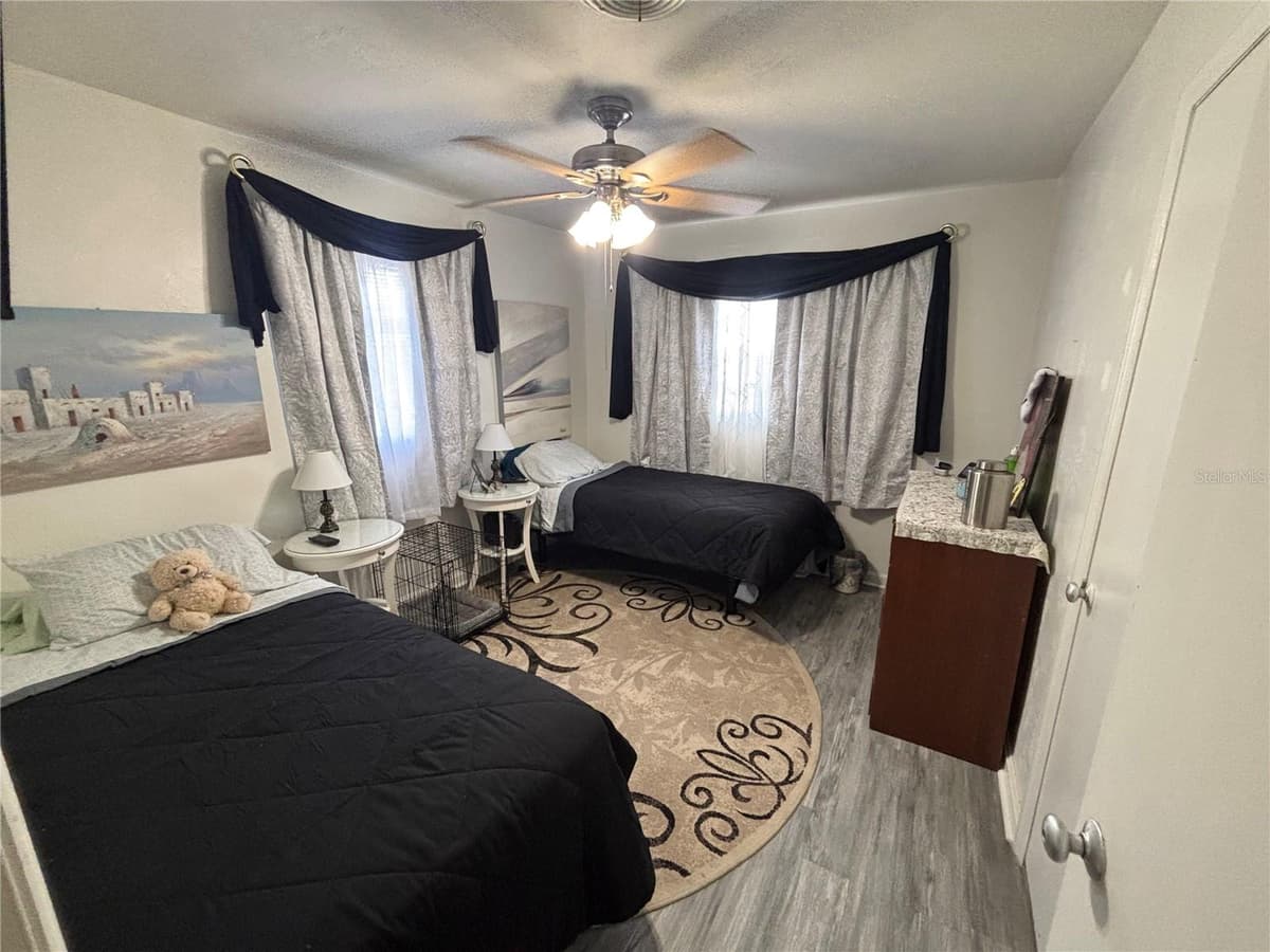 262 WALTER AVENUE — photo 16 of 23