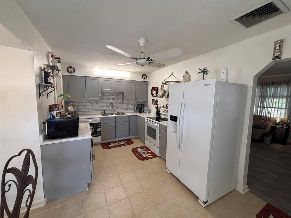 262 WALTER AVENUE — photo 8 of 23