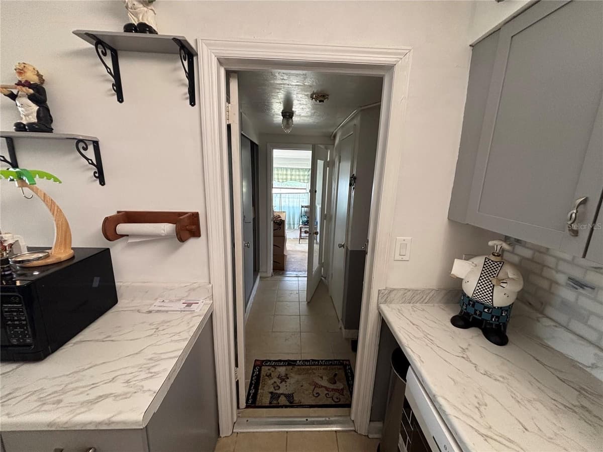 262 WALTER AVENUE — photo 17 of 23