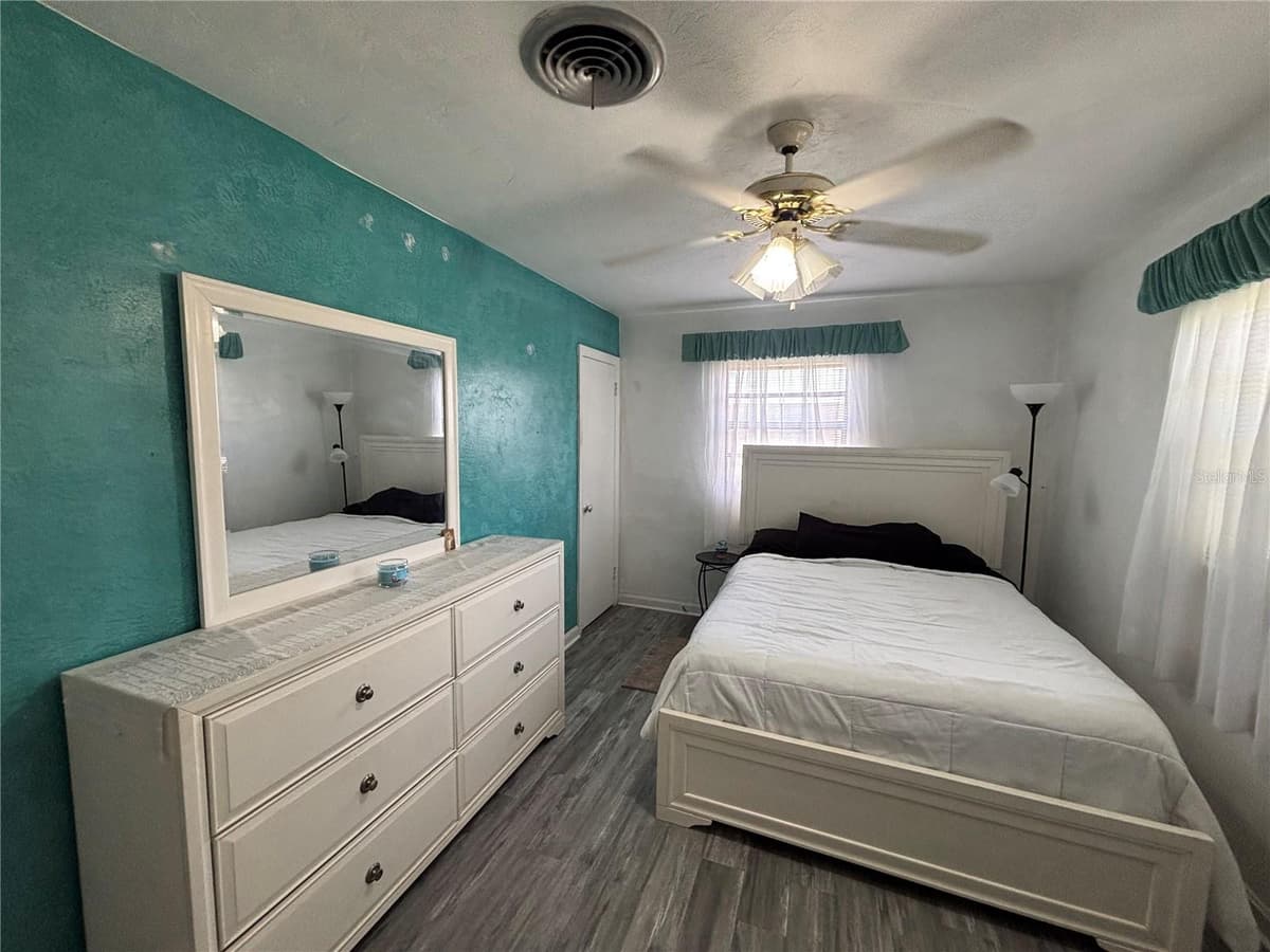 262 WALTER AVENUE — photo 12 of 23