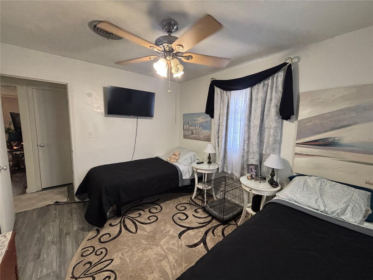 262 WALTER AVENUE — photo 15 of 23
