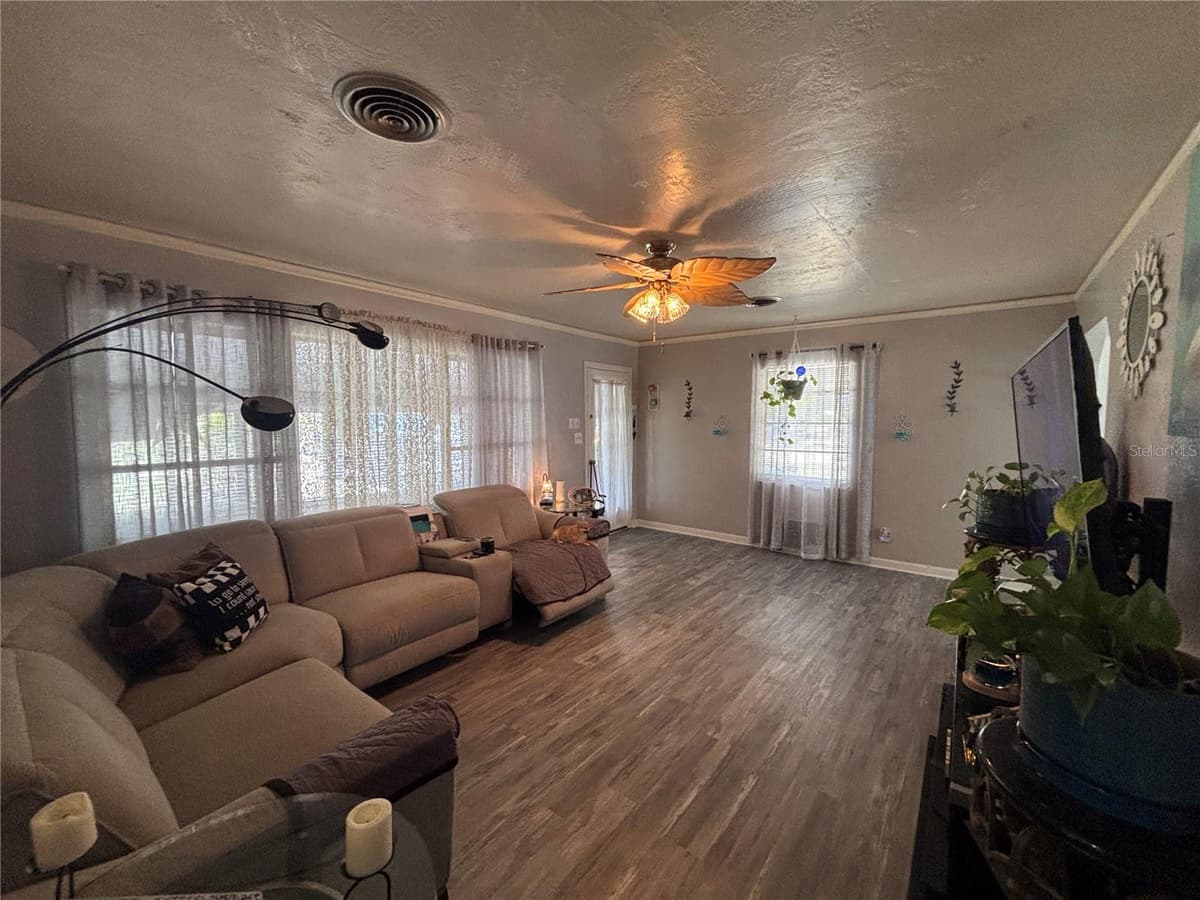 262 WALTER AVENUE — photo 6 of 23