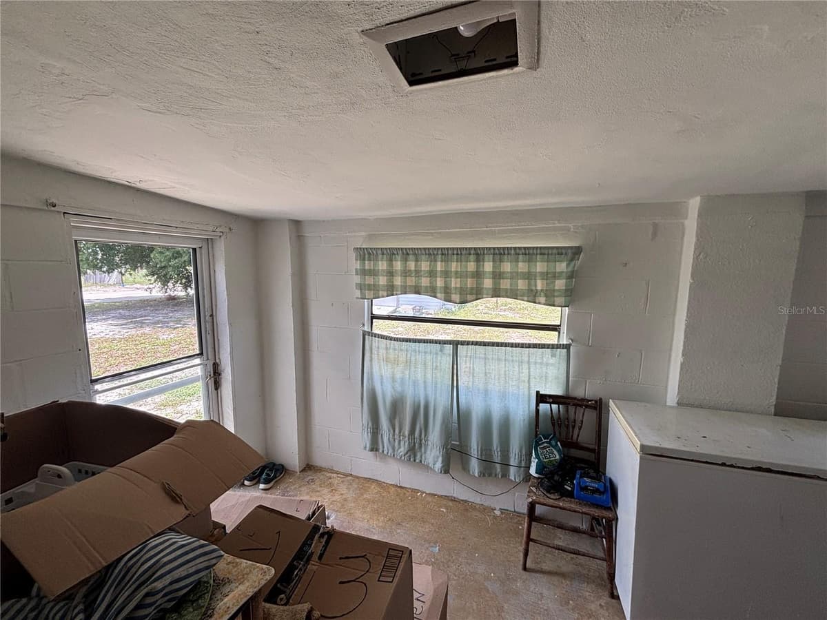 262 WALTER AVENUE — photo 19 of 23