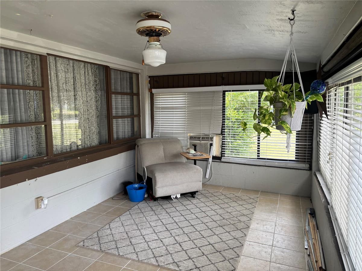 262 WALTER AVENUE — photo 3 of 23