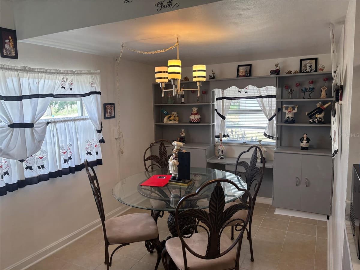 262 WALTER AVENUE — photo 9 of 23