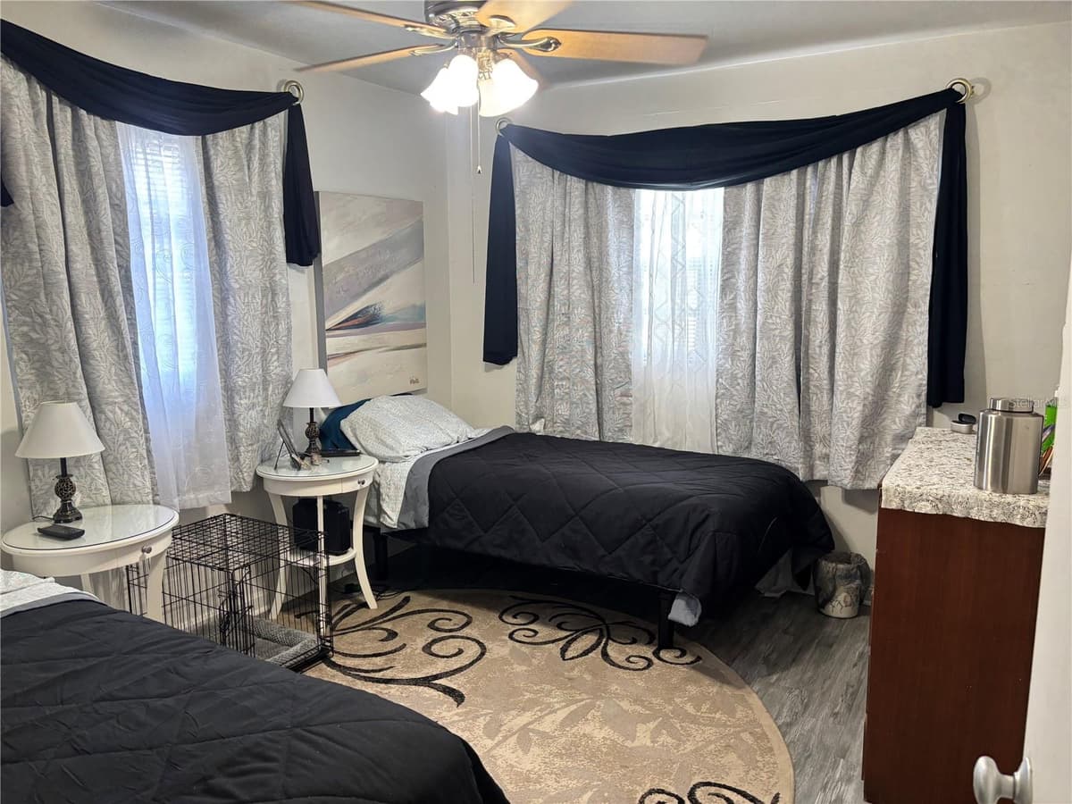 262 WALTER AVENUE — photo 14 of 23