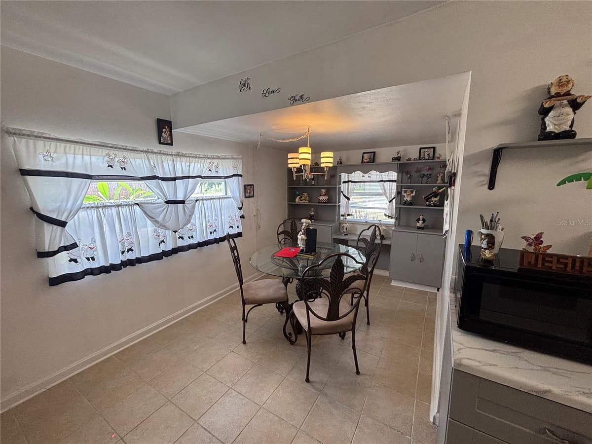 262 WALTER AVENUE — photo 10 of 23