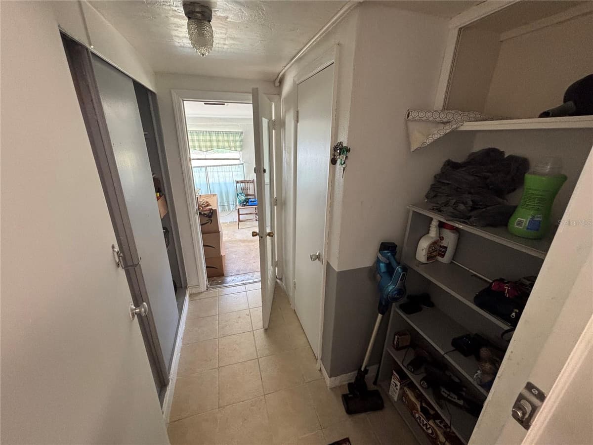 262 WALTER AVENUE — photo 18 of 23