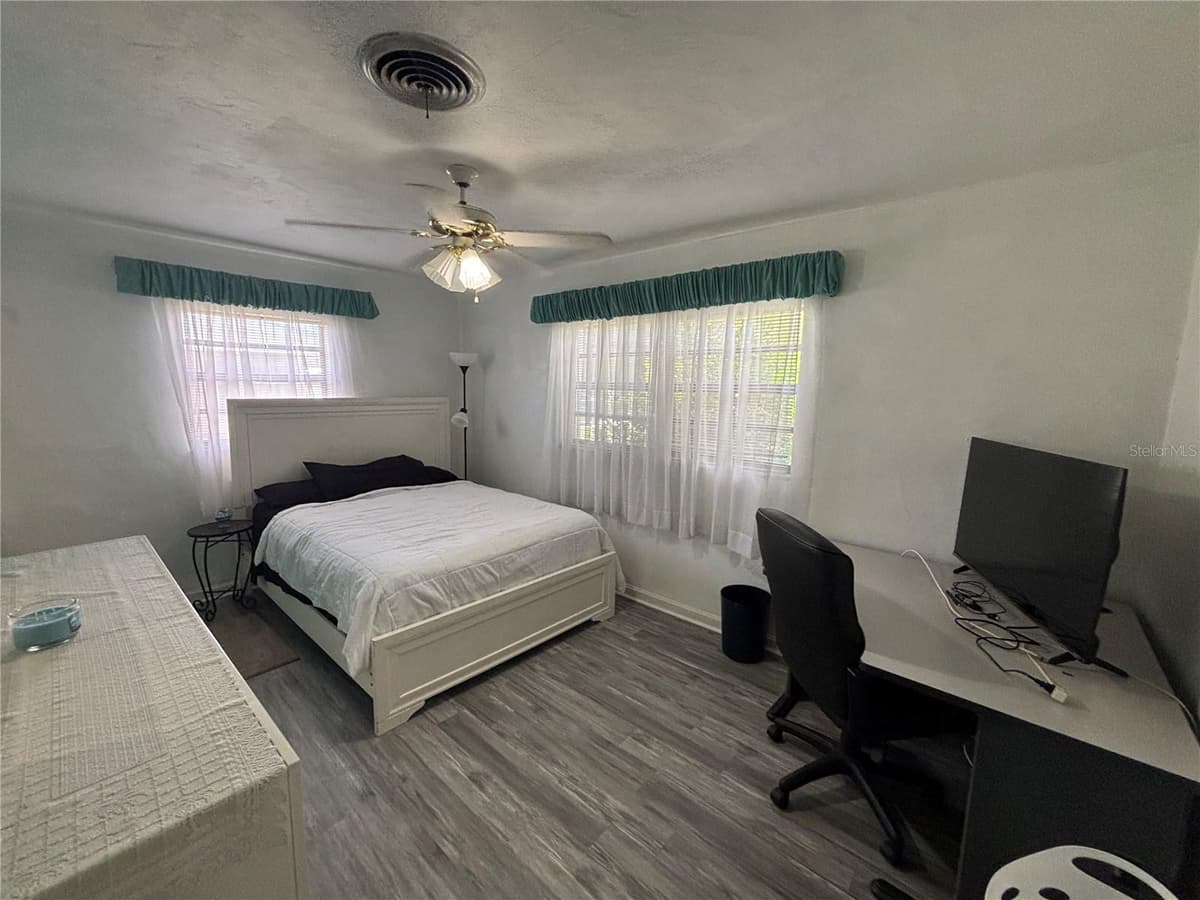 262 WALTER AVENUE — photo 13 of 23