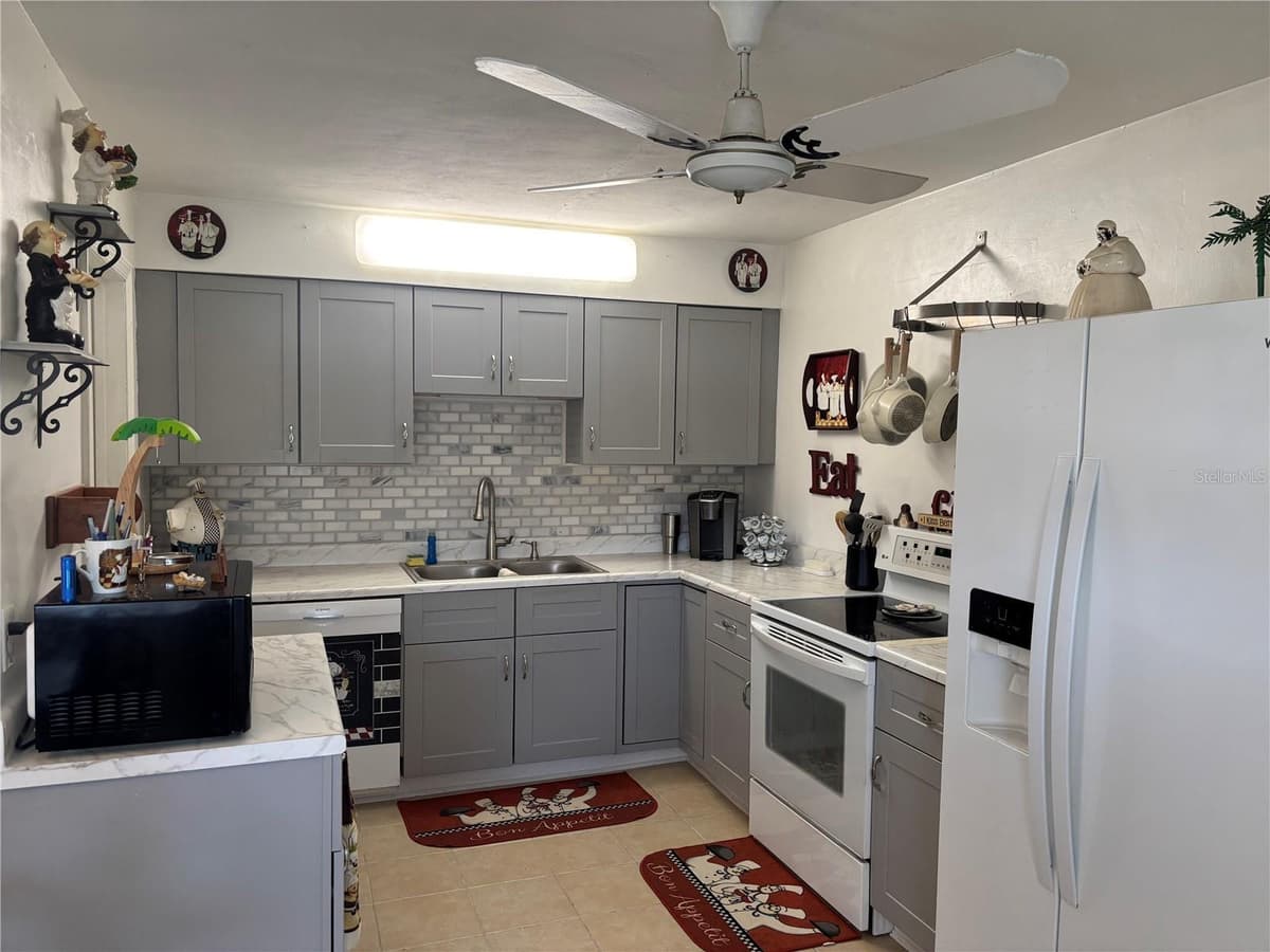 262 WALTER AVENUE — photo 7 of 23