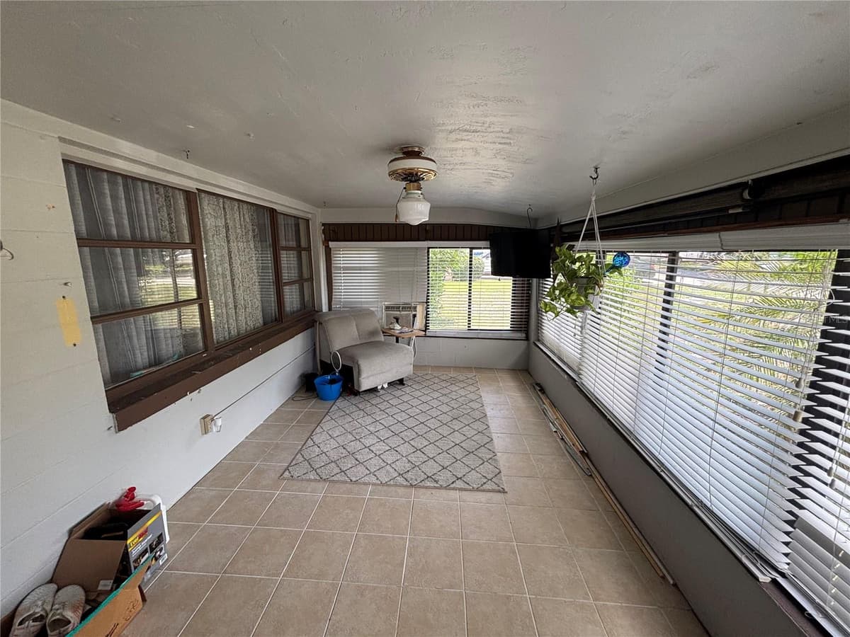 262 WALTER AVENUE — photo 4 of 23