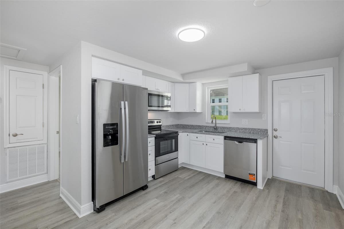 5840 VIRGINIA AVENUE — photo 6 of 28