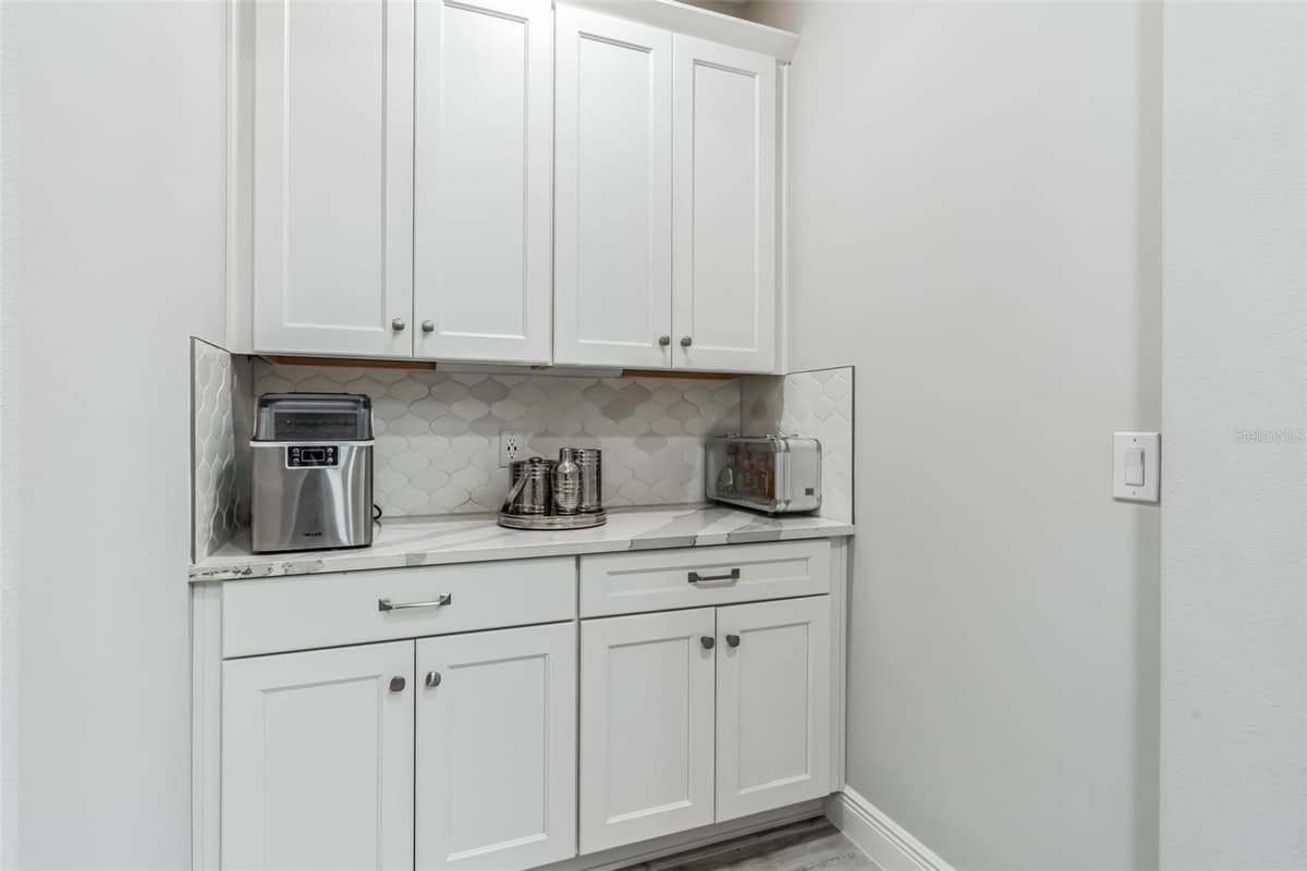 7356 MILLBROOK AVENUE — photo 20 of 45