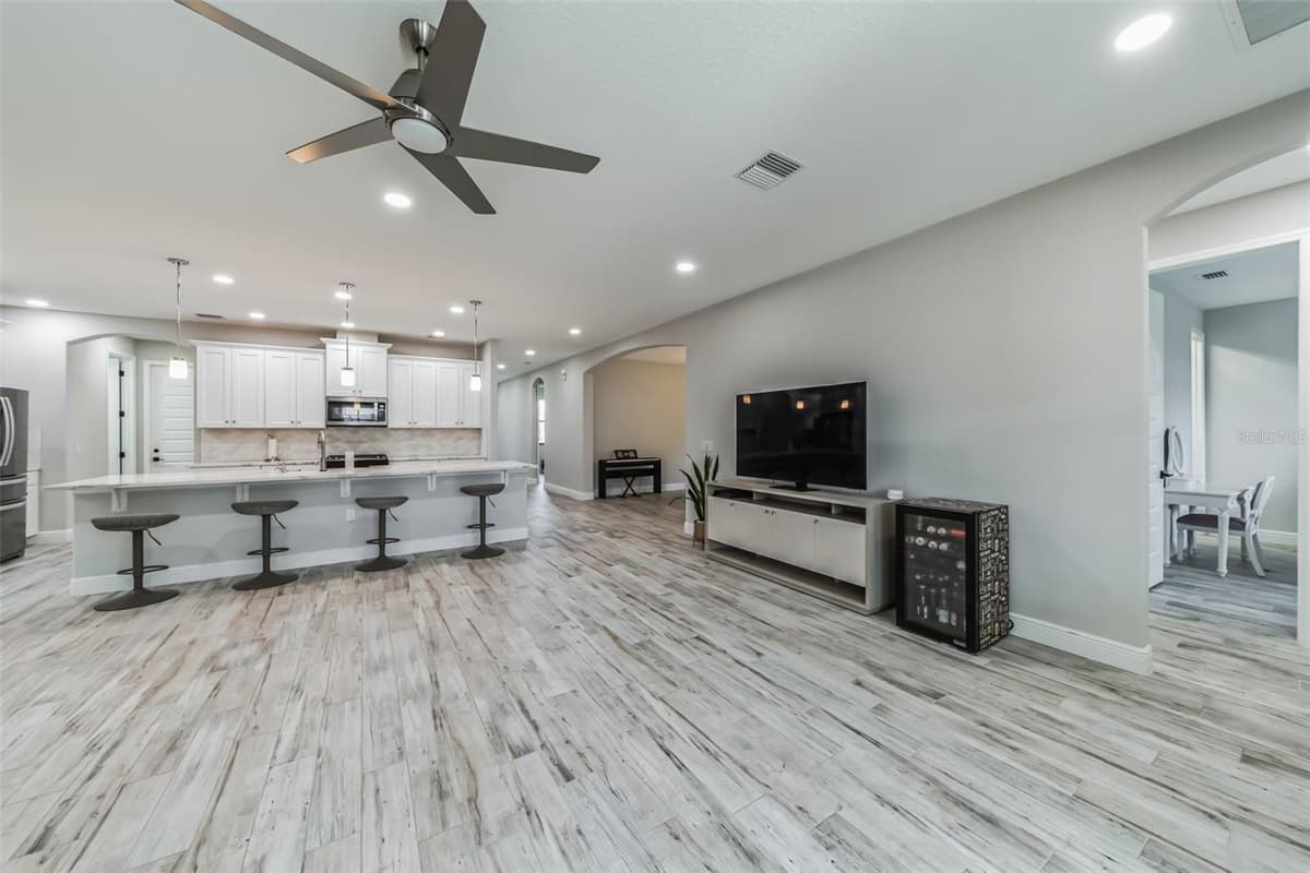 7356 MILLBROOK AVENUE — photo 19 of 45