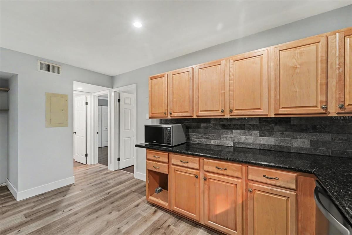 2737 HAVERHILL COURT — photo 9 of 26