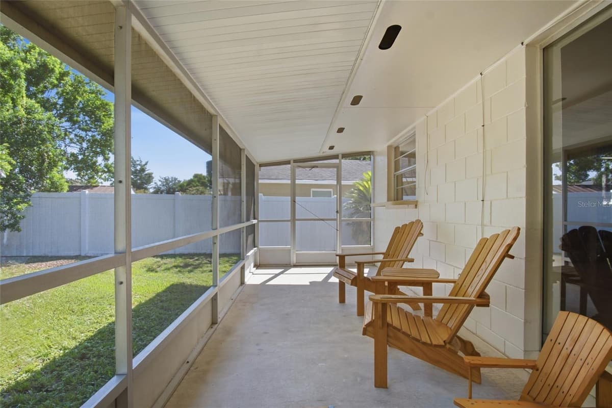 1420 AVALON BOULEVARD — photo 4 of 18