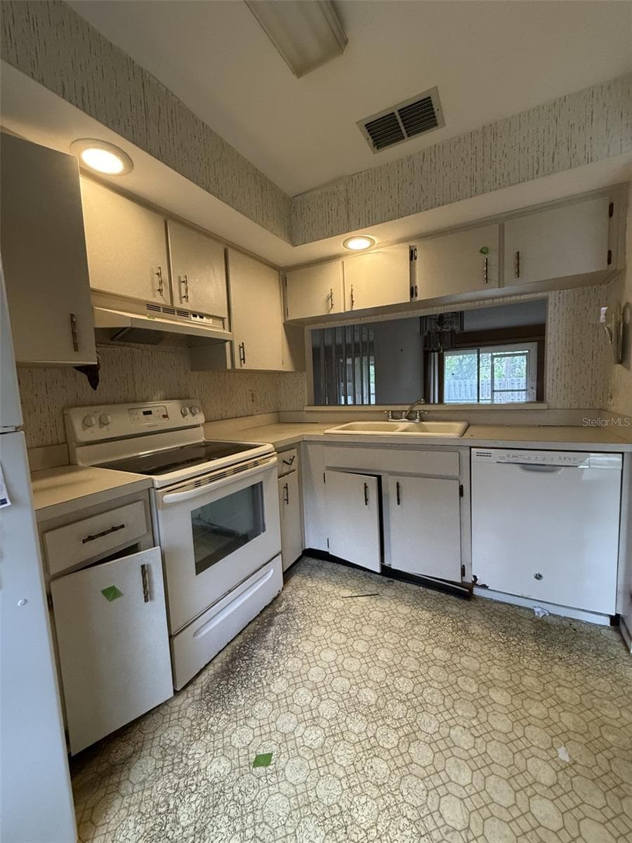 2460 NORTHSIDE DRIVE — photo 11 of 26