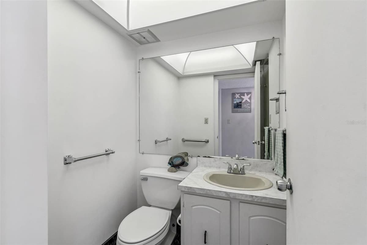 17920 GULF BOULEVARD — photo 17 of 31