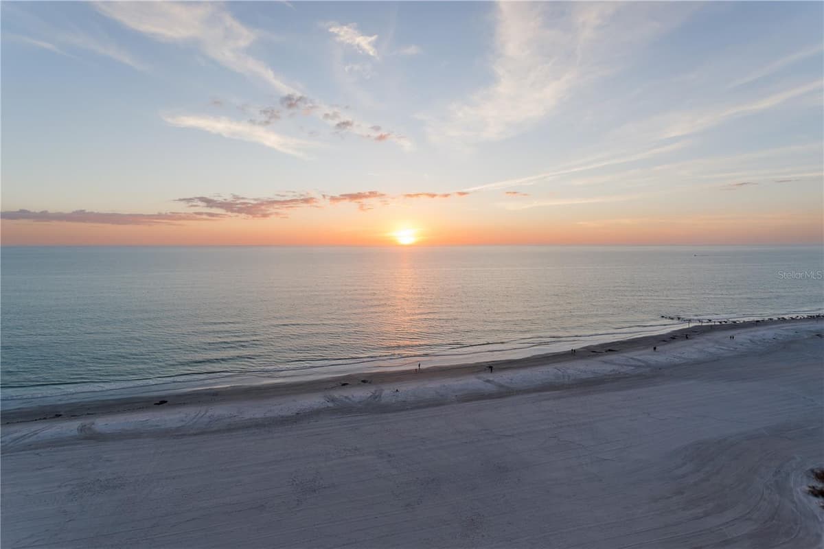 17920 GULF BOULEVARD — photo 23 of 31